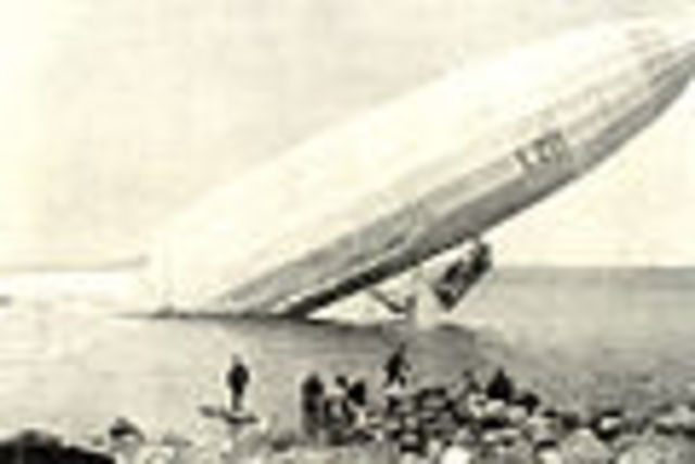 German Zepplin air strick on England