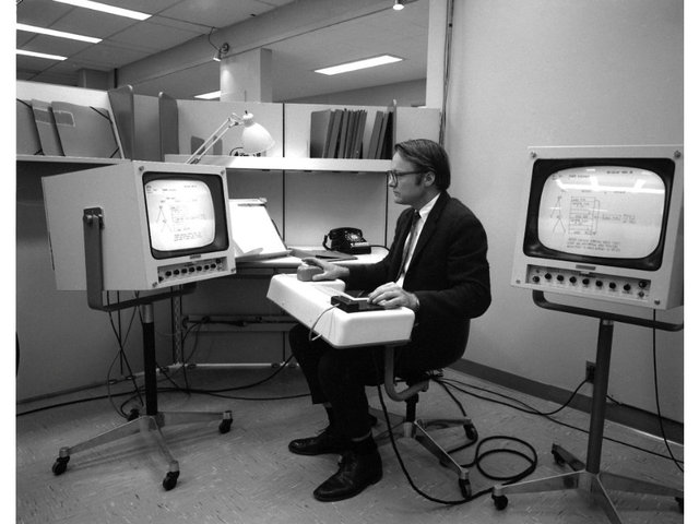 on-line man computer