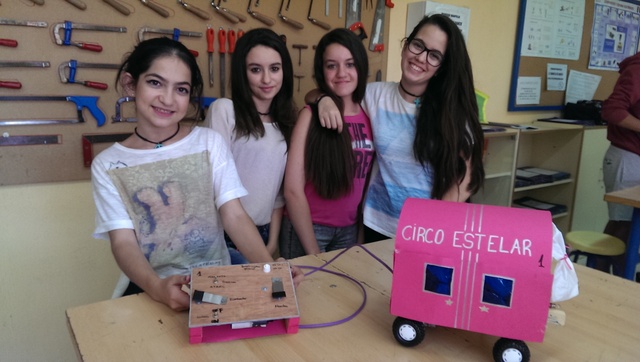 Tec. 2º- Coche con mando y cambio de dirección