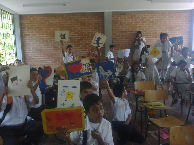 CLASE DE ARTISTICA CON ESTUDIANTES DE SEXTO
