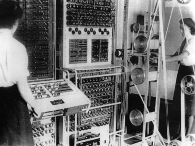 Se construye el primer computador.