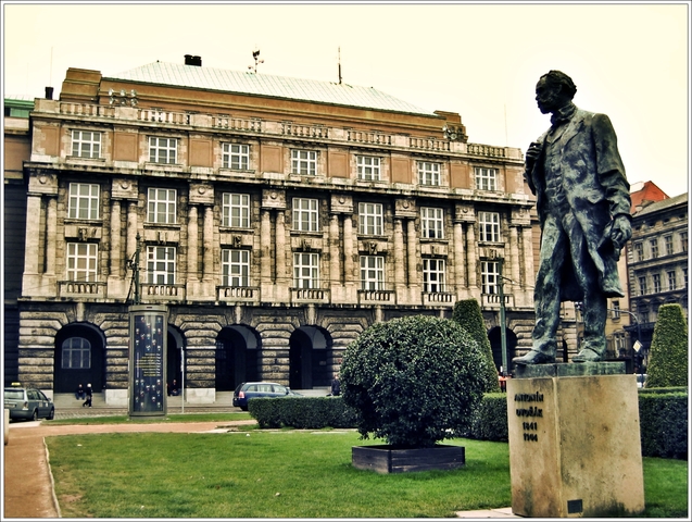 גורם מסייע- הקמת אוניברסיטת פראג