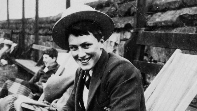 Roald Dahl moves to Repton, where he finishes his schooldays.