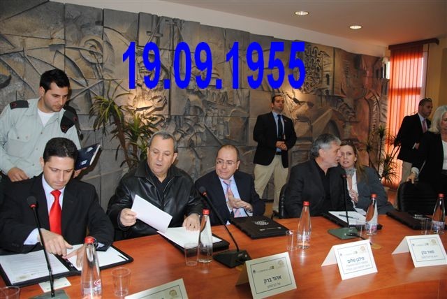 הוקמה בנגב עיירית הפיתוח דימונה.