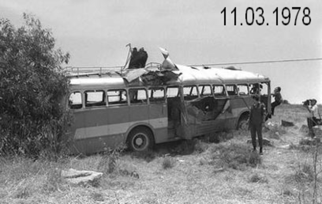 שלושים וחמישה הרוגים בפיגוע אוטובוס הדמים בכביש החוף