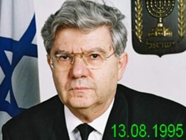 אהרן ברק מתמנה לנשיא בית המשפט העליון