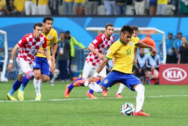 Primer partido del mundial. GRUPO A: Brasil 3-1 Croacia