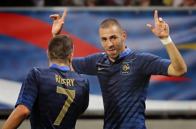 Con un fuerte Benzema, Francia venció