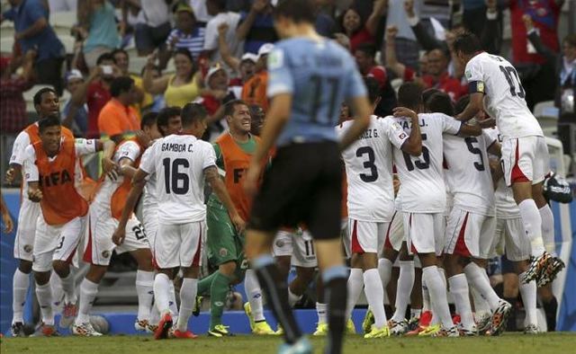 GRUPO D: Uruguay 1-3 Costa Rica