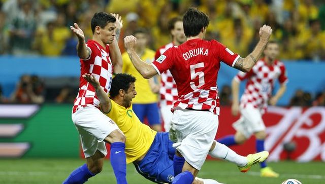 Brasil debutó y triunfó con dudas