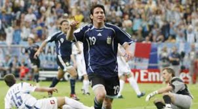 Gol de messia a Serbia, tevez no le dejo hacer más, es casualidad que hace vuelve a hacer goles cuando tevez desaparece?