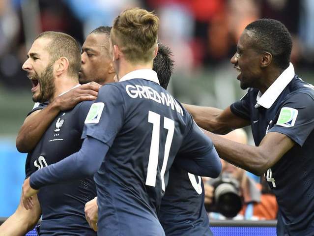 Francia debutó con goleada