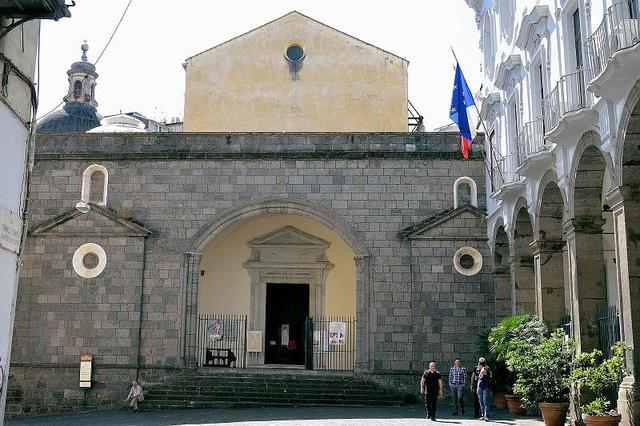 A NAPOLI è accolto nel monastero di MONTE OLIVETO