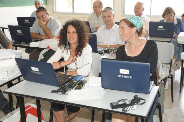 "קרן אתנה"  - מחשב נייד לכל מורה