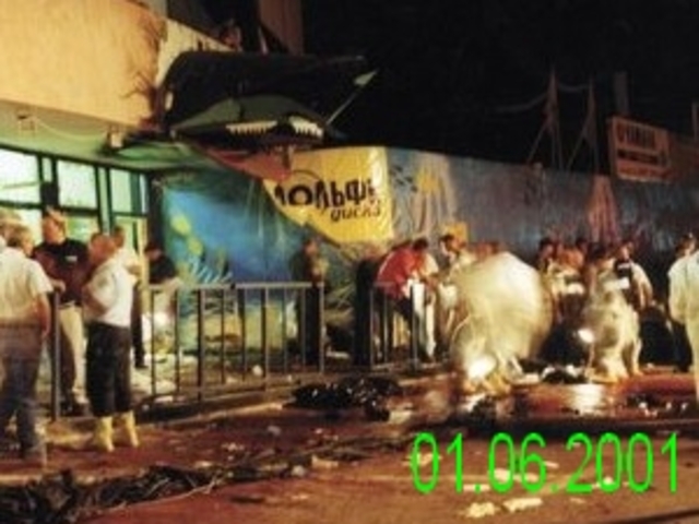 עשרים ואחת הרוגים בפיגוע התאבדות בדולפינריום ת"א