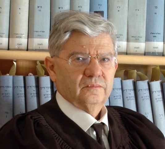 אהרן ברק מתמנה לנשיא בית המשפט העליון.