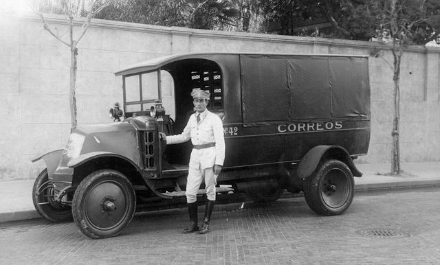 El correo se hace cargo de las compañias telefónicas briánicas