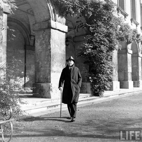 Lewis became a lecturer at Oxford University