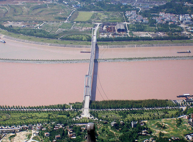 Presas y puentes en el rio Yangtsé