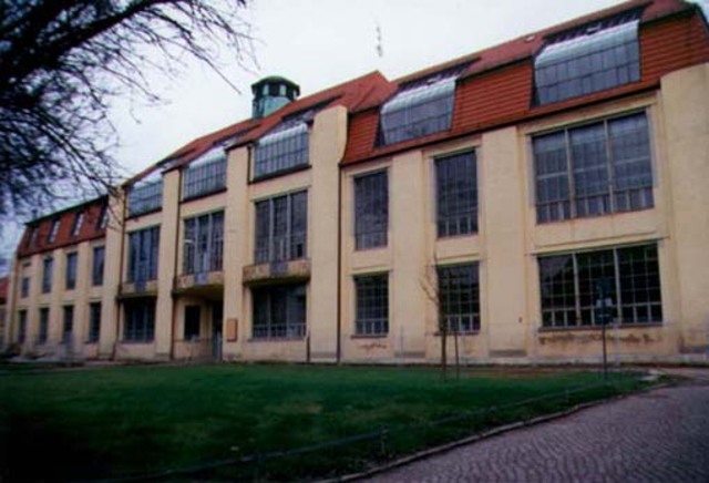 Fundación de la Staatliche Bauhaus en Weimar, Alemania