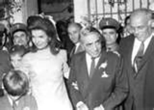 Jackie marries Aristotle Onassis.