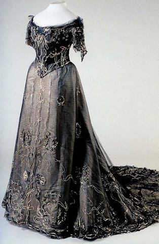 прошел прощальный бал