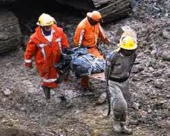 “De Re Metallica” ,(1556) habla de los peligros relacionados con la minería,