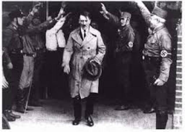 Asume Hitler a la cancillería