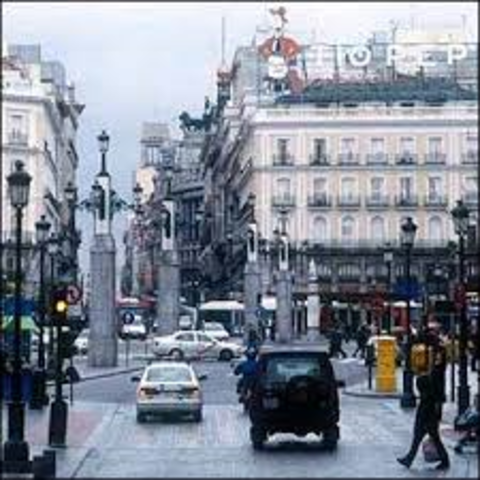 Viaja por España y como homenaje bautizan una calle con su nombre