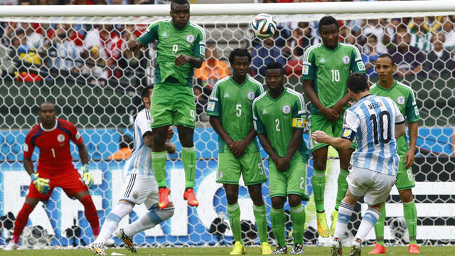 No le des más tiros libres a Messi