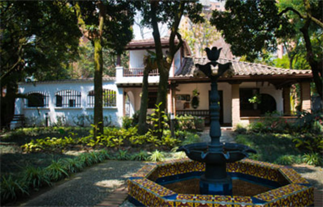 Construye "Otraparte"