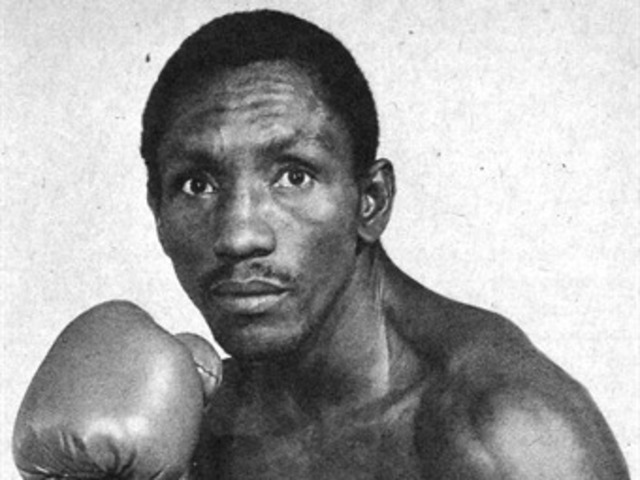 Defensa del campeonato (AMB) Kid pambele gana a Frazer