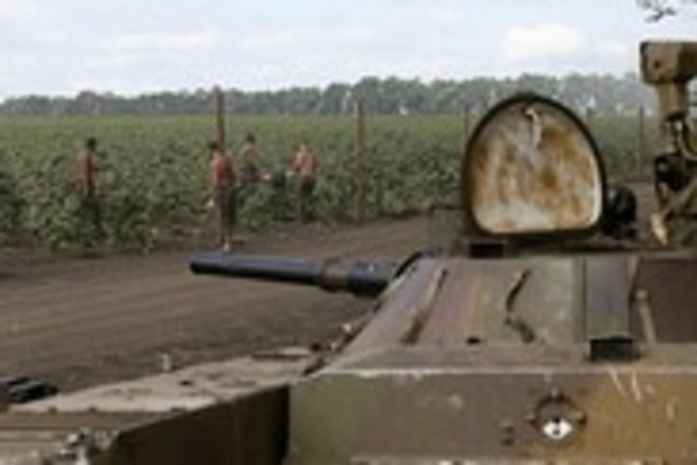 Ukraine advances, Putin stays silentInterior ministry advisor says armed rebel fighters unable to leave city