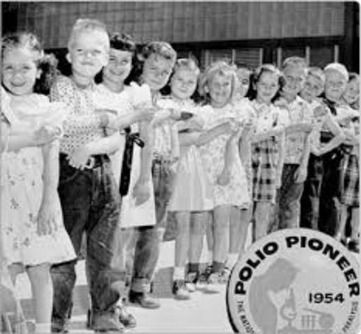 Children begin to be vaccinated for polio