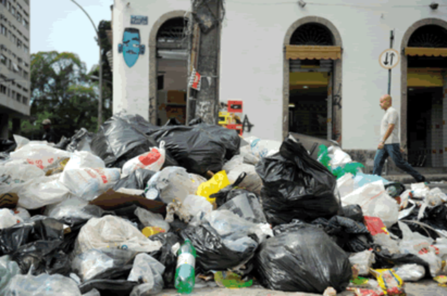 A lot of garbage in Sao Paulo