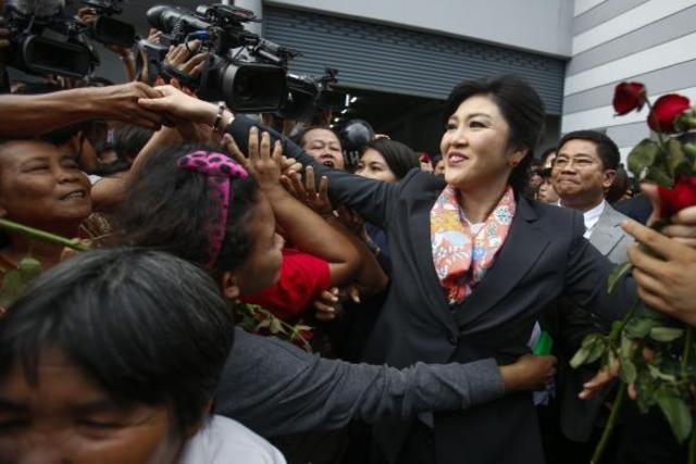 Thai court orders PM to step down, prolongs political crisis