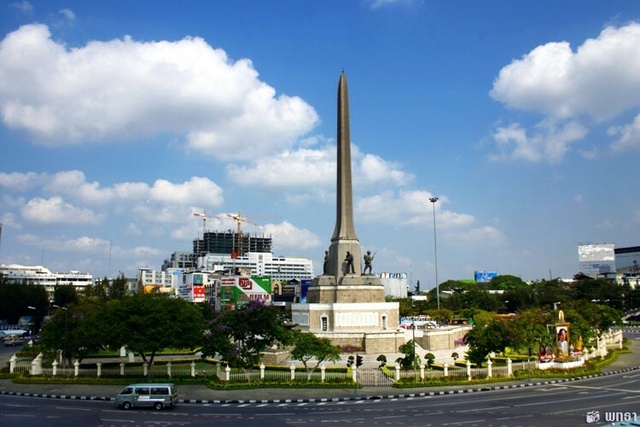 Democracy monument (Victory monument) was built.