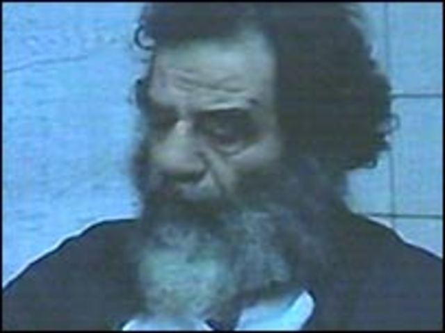 Saddam Hussein é capturado no Iraque