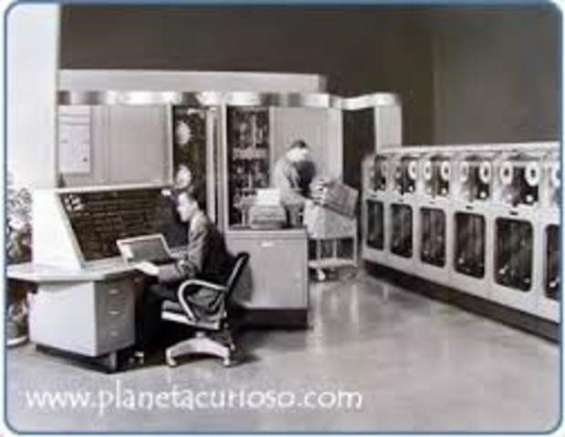 COMPUTADORA COMERCIAL UNIVAC 1