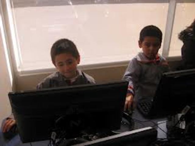 LA PRIMERA VEZ QUE INTERACTUE CON UN COMPUTADOR.