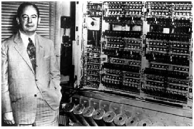 John Von Neuman creo EDVAC