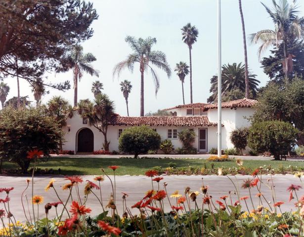 Nixon tries to influence the Finance Committee to support FAP