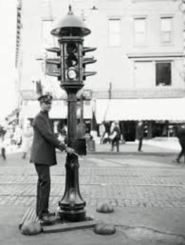 The first electric traffic light was invented