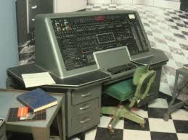 La primera computadora comercial fue la UNIVAC 1