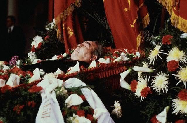 Leonid Brezhnez dies (Reagan)