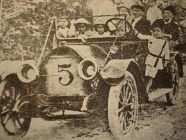 PRIMER CARRO EN COLOMBIA