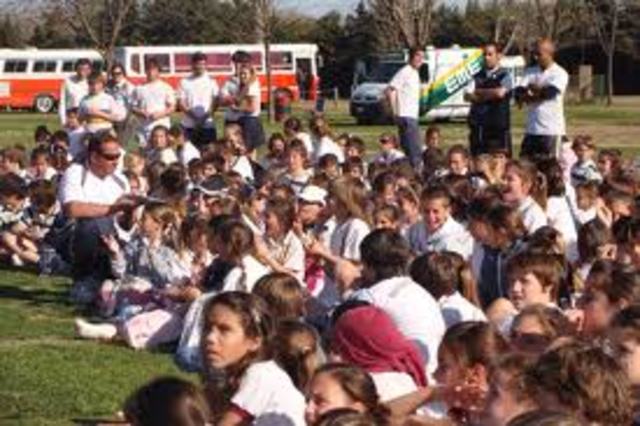 comenzo a construtruirse la primaria en el Parque de la Reconquista