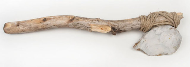 primera hacha manual