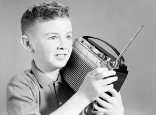 Origem da RádioSociedade do Rio de Janeiro que oferecia curso de Português, Francês, Silvicultura, Literatura Francesa,Esperanto, Radiotelegrafia e Telefonia.