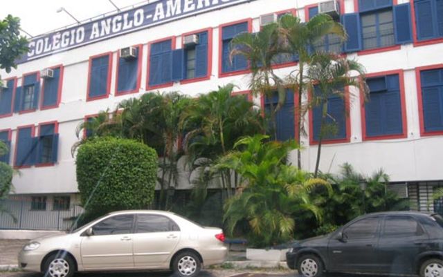 É fundado o Centro Internacionalde Estudos Regulares (CIER) do Colégio Anglo-Americano que oferecia Ensino Fundamentale Médio a distância.